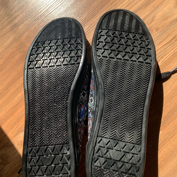 Mossimo Supply Co. Tribal print shoes - Picture 4 of 4